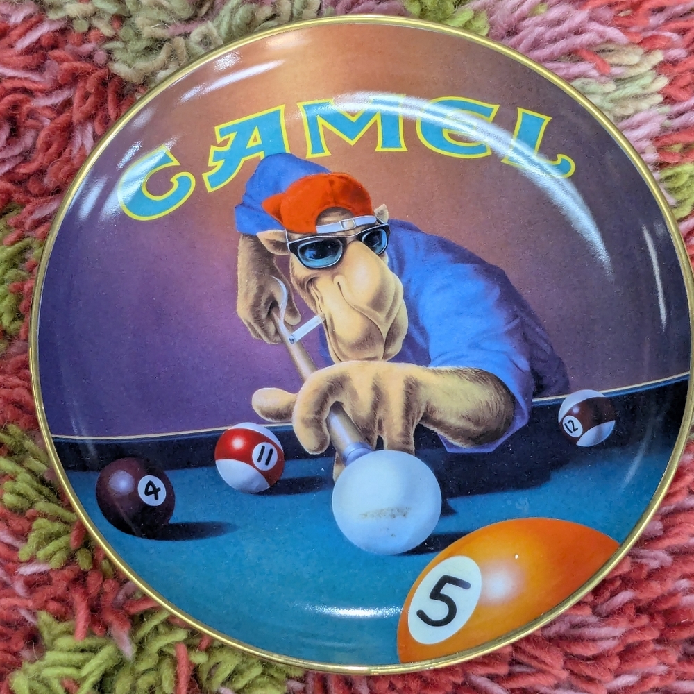 90's Vintage Joe Camel 'Shooting Pool' Plate
